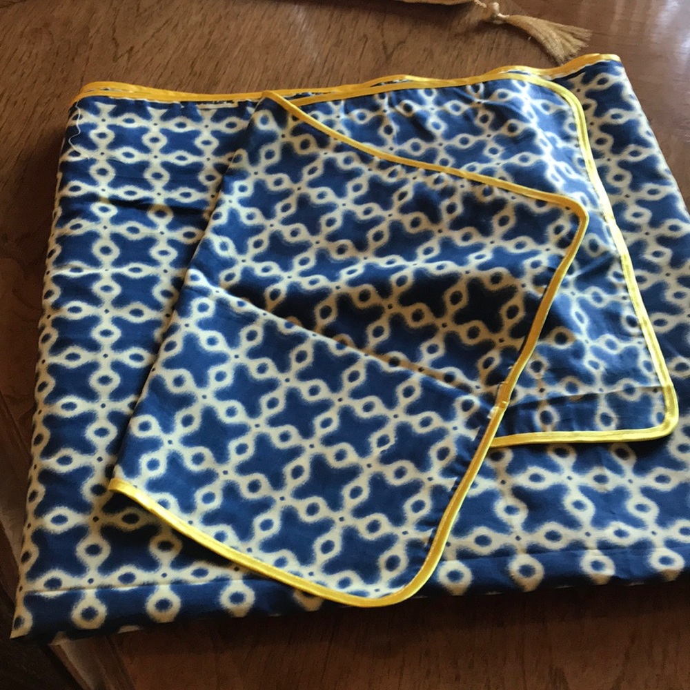 Table clothes - Picture 3 of 3